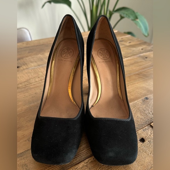 Tory Burch Black Velvet With Gold Heel Size 6 1/2 - Picture 3 of 6